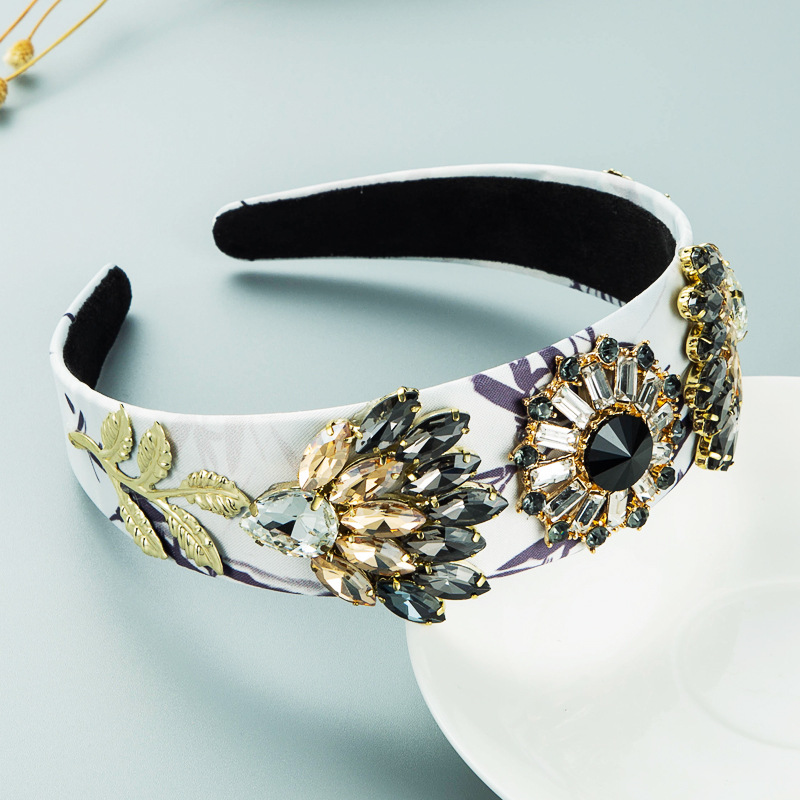 Baroque Super Flashing Crystal Flower Hair Band Retro Alloy Leaf Wide Brim Hair Accessory Wholesale display picture 5