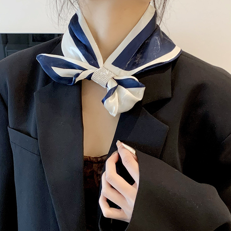 Pañuelo de seda, sentido de alta calidad, primavera y verano, nuevo temperamento, bufanda decorativa profesional, bufanda de oreja perforada perezosa con incrustaciones de diamantes finos