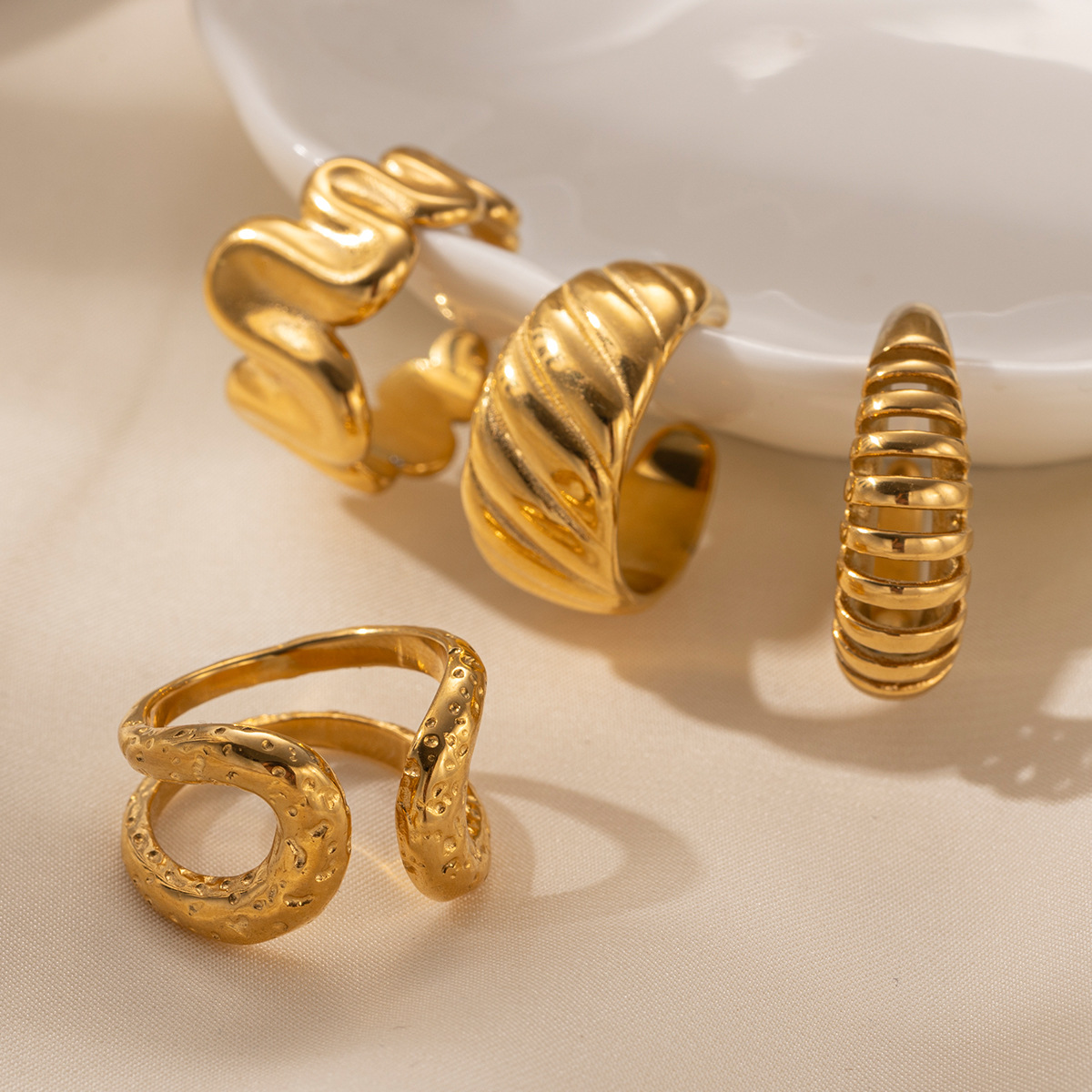 Anillo de acero inoxidable TENA Europa y América lujo ligero nicho universal personalidad abierta anillo de acero de titanio transfronterizo venta caliente joyas anillo