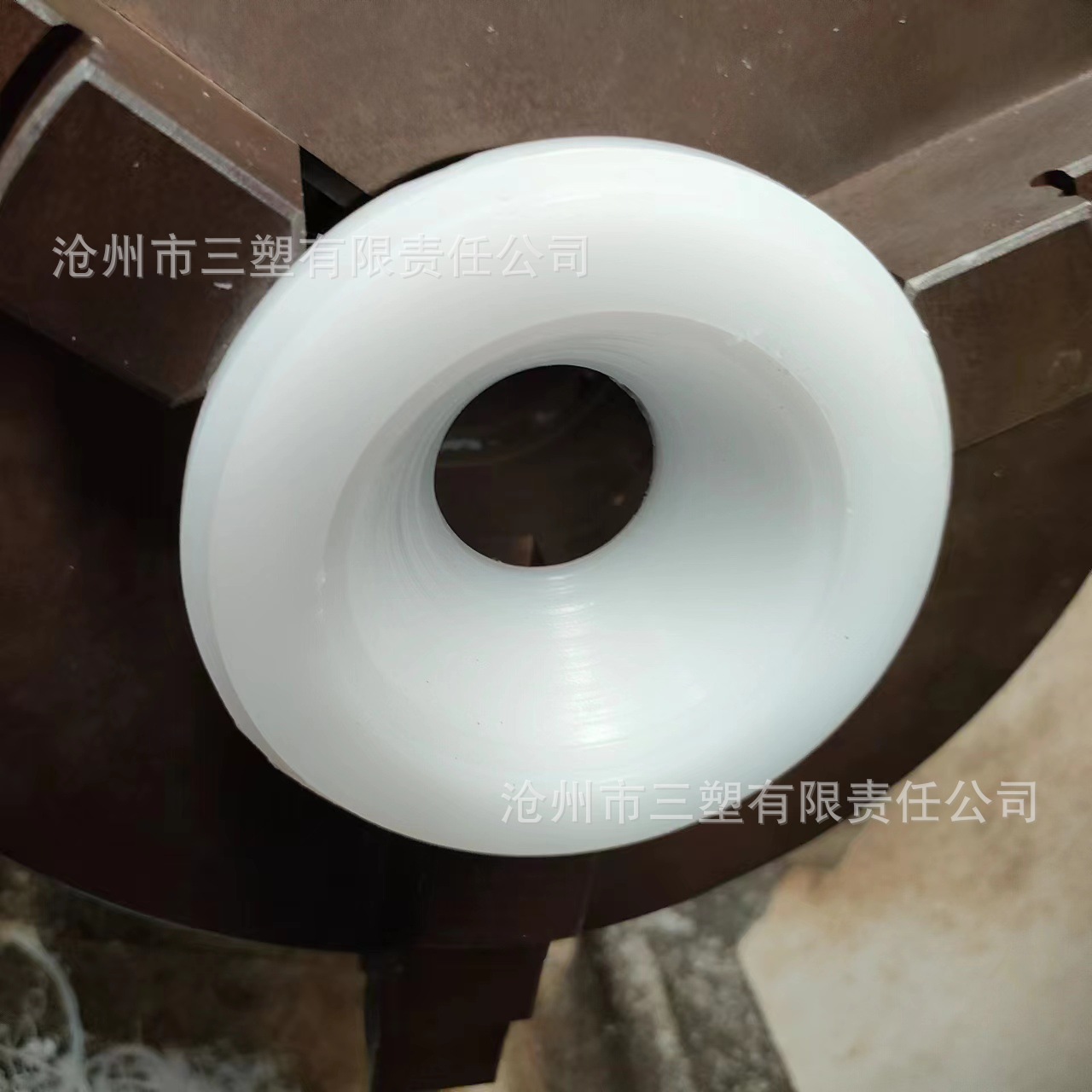 自产自销  聚乙烯制品  聚乙烯异型件  抗老化性能强 耐磨性极好