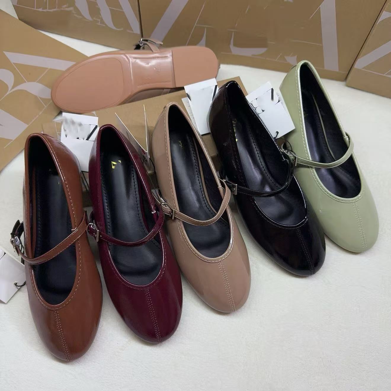 Qadın üçün düz Mary Jane sandalet, yumşaq altlıq