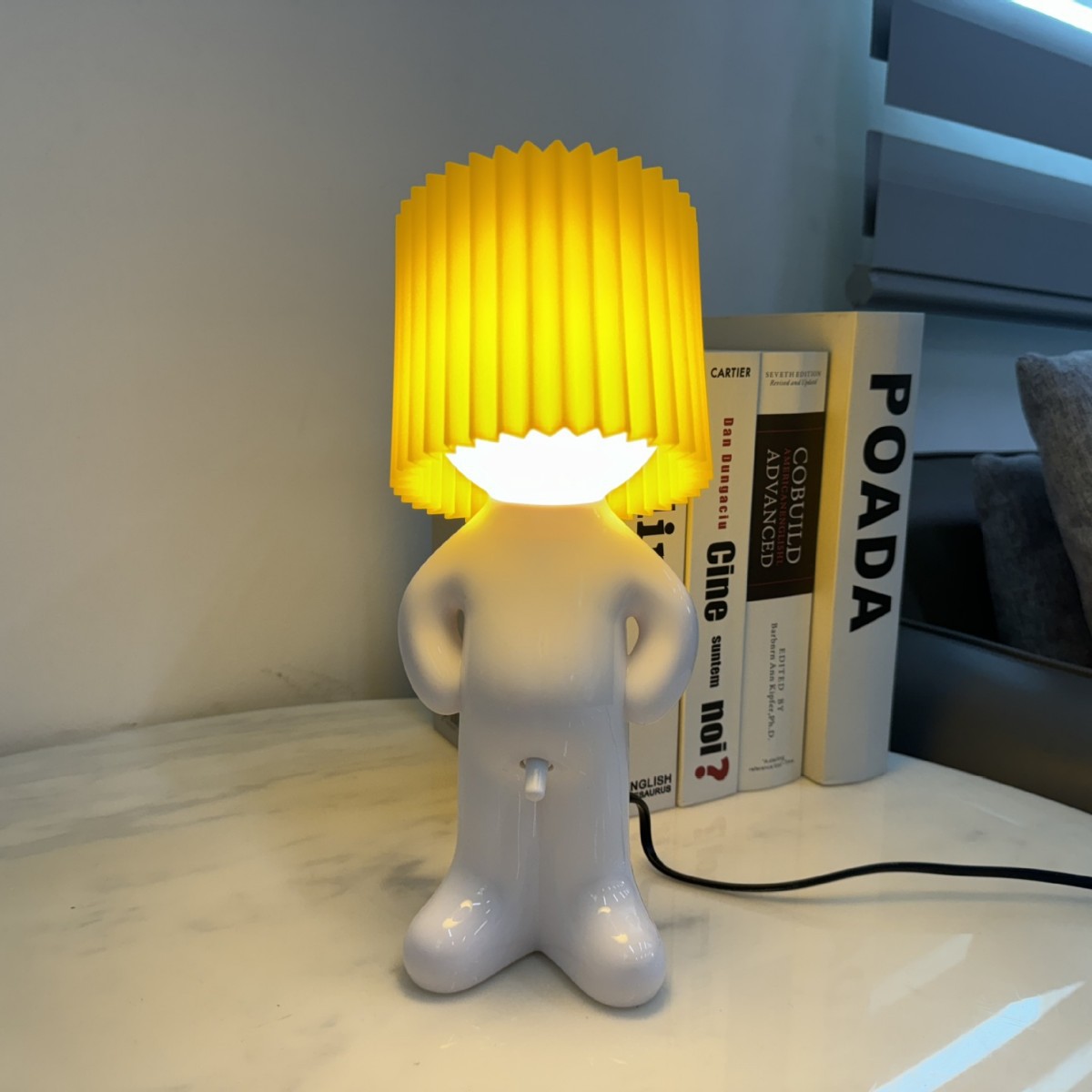 Mayorista nuevo niño creativo un poco tímido sentimiento lámpara de escritorio pequeña luz de noche traviesas para dar un regalo lindo