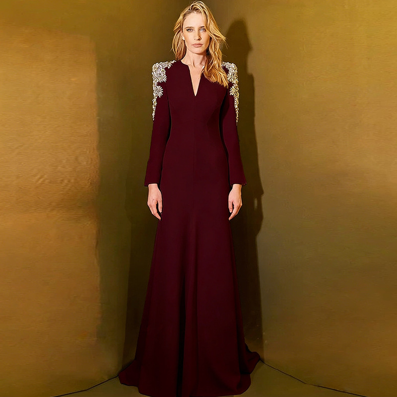 High-Quality In-Stock Host Evening Gown 2026 Celebrity Series Heavy Beading and Rhinestone Embellished Front Slit Long Dress with a Small Train