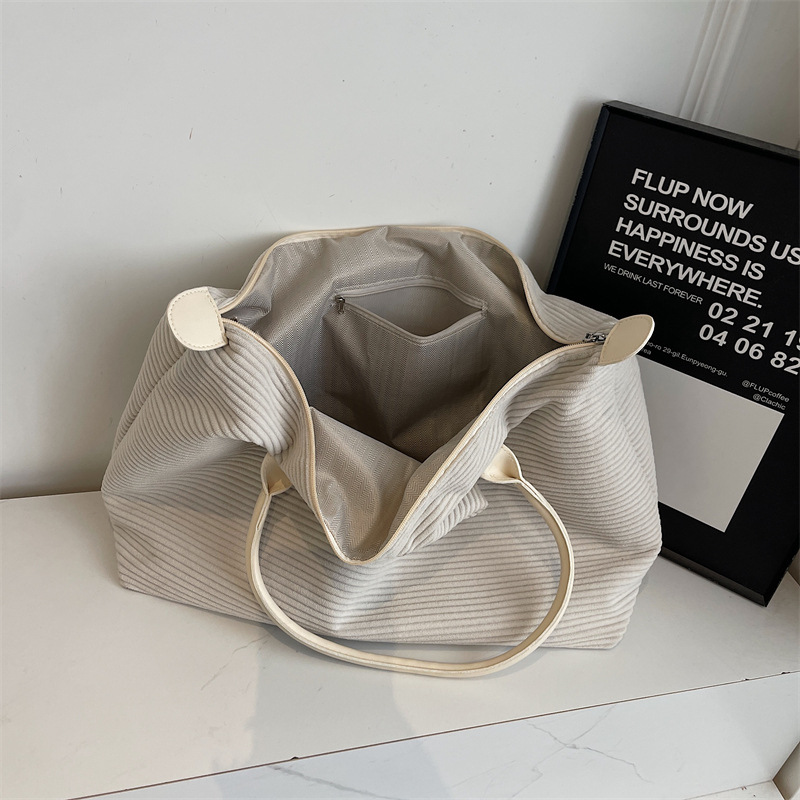 Bolso de equipaje de gran capacidad para viajes de cercanías para mujer 2024 invierno nuevo bolso de viaje de moda versátil bolso de espera ligero de un solo hombro