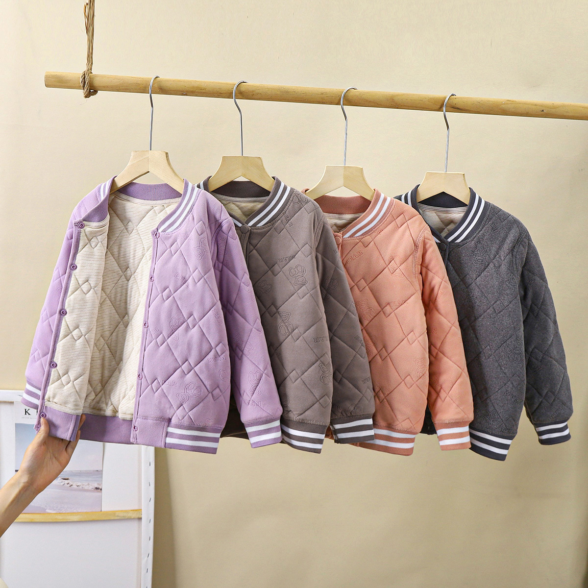 Uniformes escolares infantiles artefactos de otoño y invierno nuevos tres capas de algodón de algodón para niños con camisa de algodón gruesa con chaqueta de algodón para niñas clase A