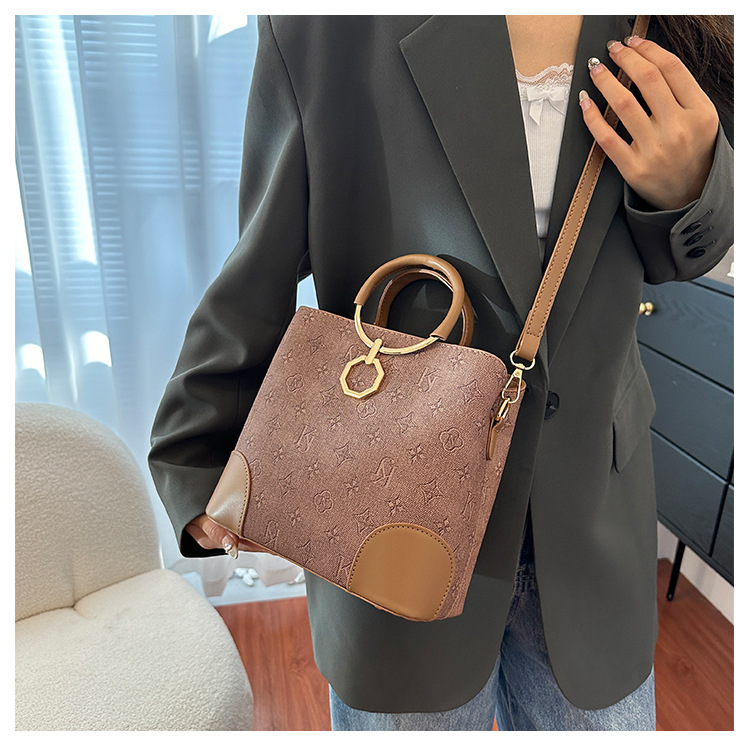 1029g Weight Polyester Lining Material Zipper Closure Type Single Shoulder Strap Strap Type Crossbody Bag Bags Type Casual, Daily, Shopping Occasion Pu Leather Material Letter Pattern All Seasons Season Women's Gender Classic Style Style Bucket Shape Women's Pu Leather Letter Classic Style Bucket Zipper Crossbody Bag 10