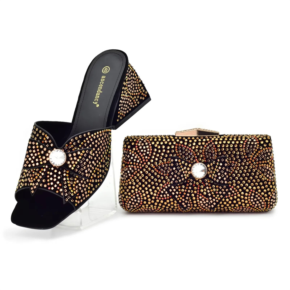 Vintage strasszokkal díszített női magassarkú cipő hozzáillő clutch stílusú vacsorához való öltönnyel_voghion.com