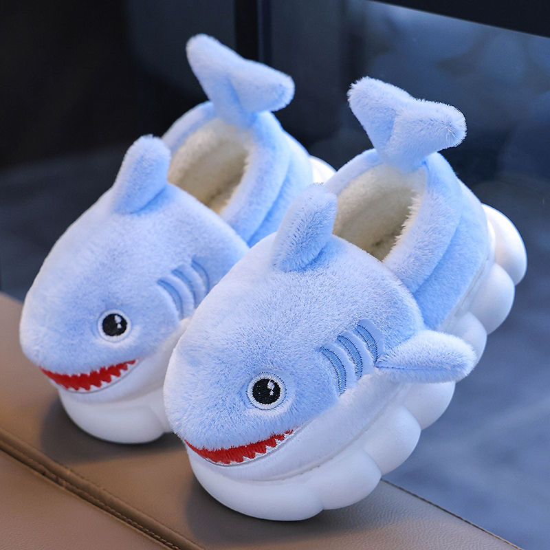 Bolsa de invierno para niños zapatos de tacones de algodón tiburón niños padres-hijos hogares cálidos peludos niños pequeños y medianos bebés zapatillas de algodón