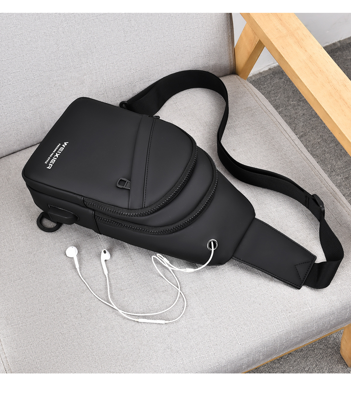 Men's Chest Bag With Usb Charging Large Capacity Shoulder Pack_voghion.com