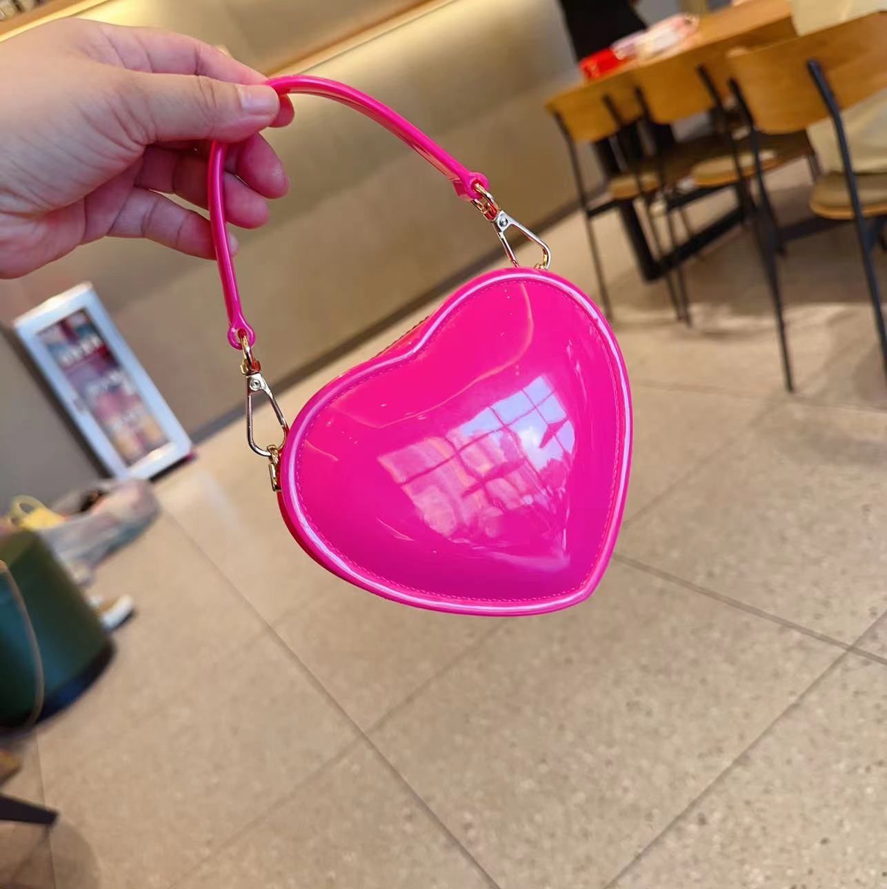 120g Weight Zipper Closure Type Single Shoulder Strap Strap Type Handbag Bags Type Casual, Daily, Shopping Occasion PVC Material Heart Shape Pattern All Seasons Season Women's Gender Elegant Style Heart-shaped Shape Mini Size Women's Mini PVC Heart Shape Elegant Heart-shaped Zipper Handbag 2