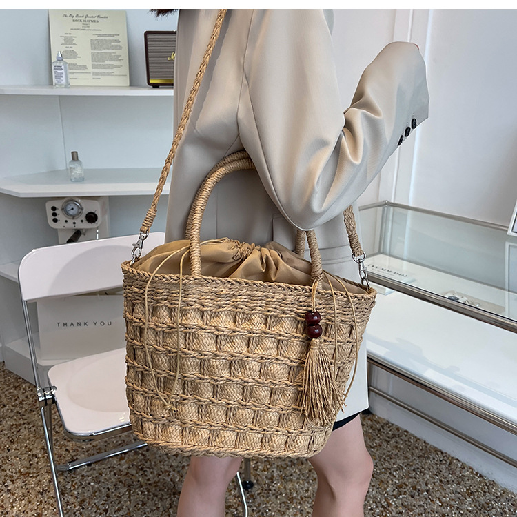 Summer Fashion New Messenger Straw Portable Basket Bucket Bag display picture 4