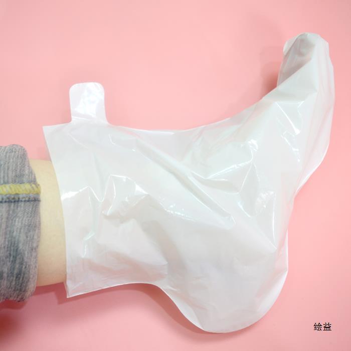 Disposable plastic gloves