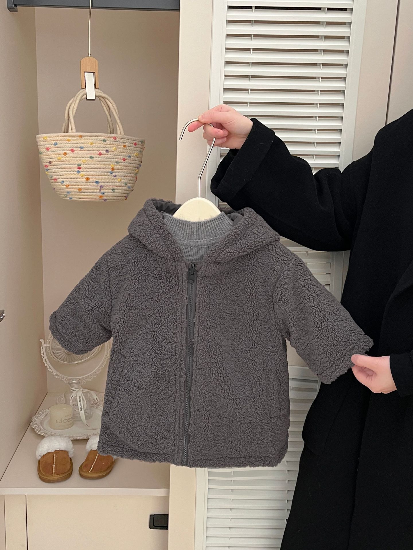 Niños con ropa de algodón de doble cara ropa de invierno de cordero bebé chaqueta con sombrero de cachemira bebé ropa de algodón caliente gruesa