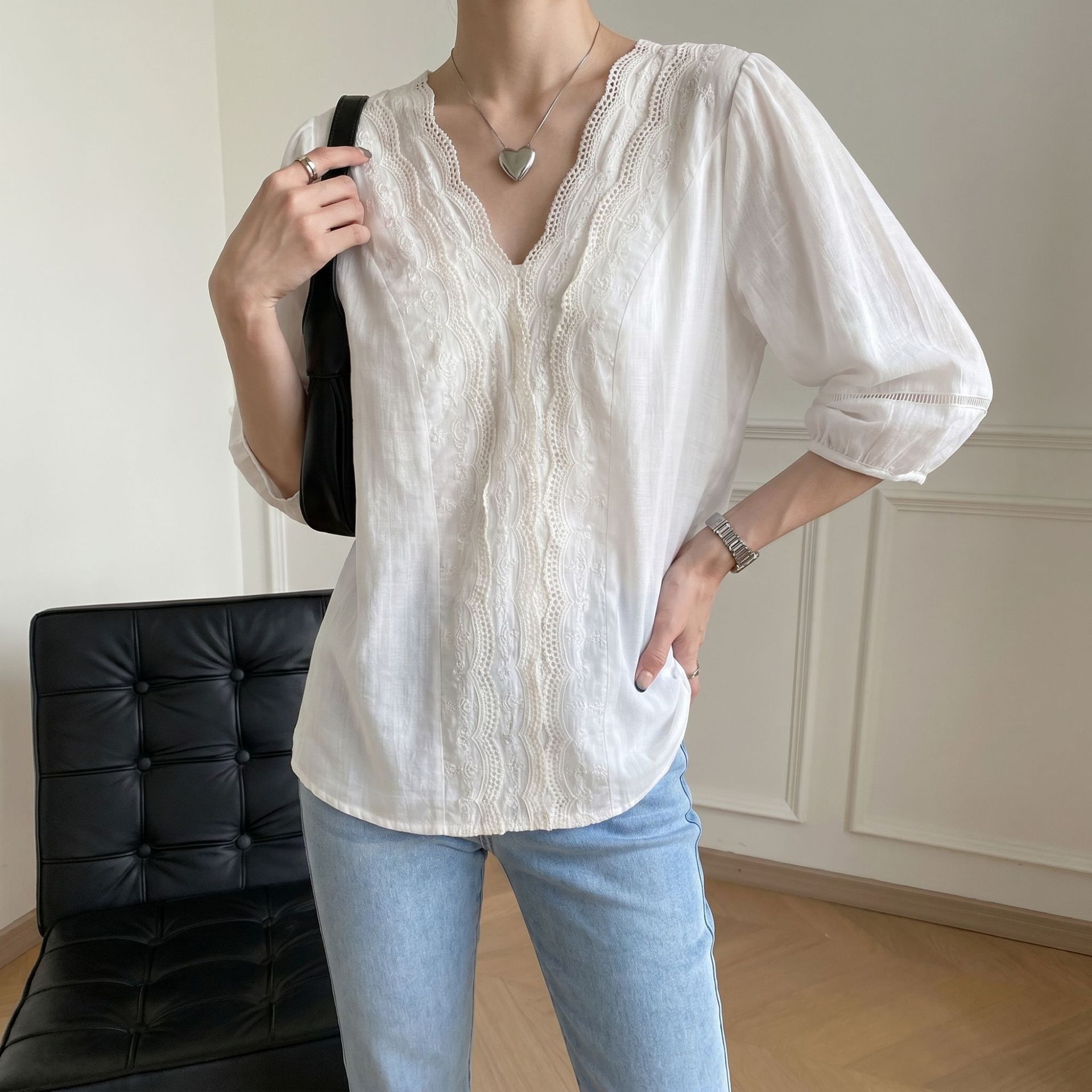 New summer style Tencel-linen blend French lace V-neck loose-fitting slimming blouse for women with puff sleeves