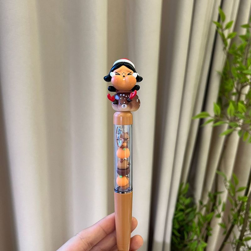 泣いている赤ちゃんを変える、かわいい赤ちゃんを変える、ニュートラルペン、クリエイティブなDIY楽しいペン、かわいい学生|undefined