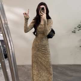 2026新款美拉德复古长袖扎染连衣裙子早秋季气质修身收腰包臀长裙