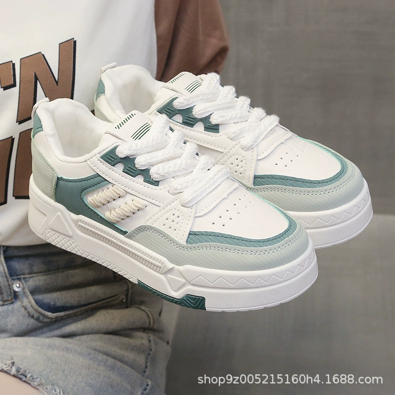 Белые туфли больших размеров для женщин, весна 2024, новые универсальные студенческие кроссовки в корейском стиле на толстой подошве, повседневная спортивная обувь для женщин