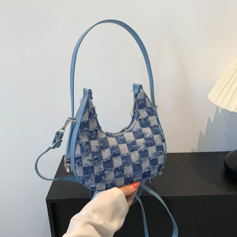 Bolsa de axilas de estilo occidental personalizada 2023 nueva bolsa de mensajero de mezclilla bolso de color de contraste simple bolso de baguette casual moda