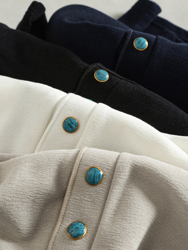 Gemstone snap buttons, textured comfort, fleece-lined vintage henley collar long-sleeve T-shirt for men, warm, casual, versatile, trendy for young men Gemstone snap buttons, textured comfort, fleece-lined vintage henley collar long-sleeve T-shirt for men, warm, casual, versatile, trendy for young men