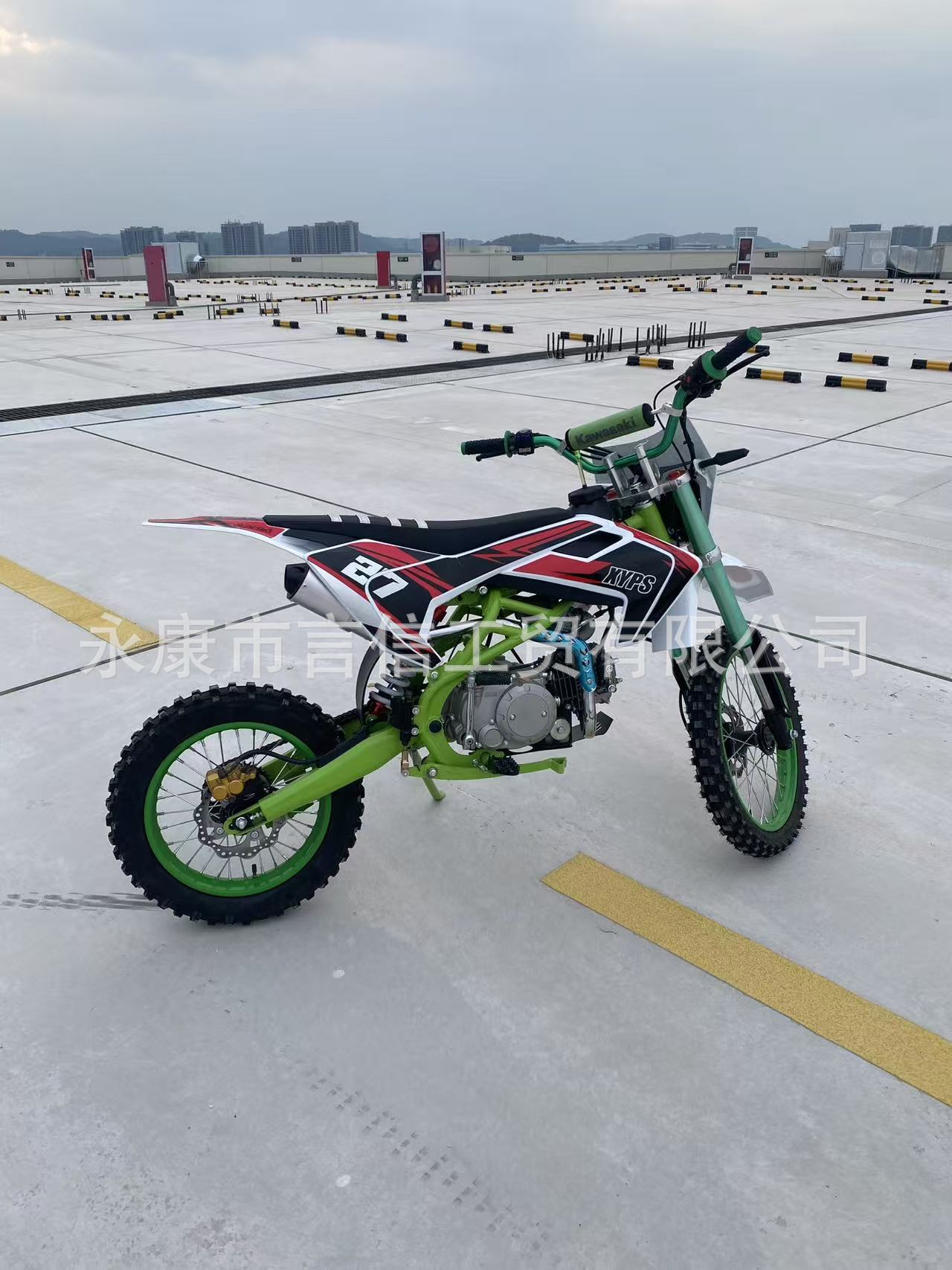 New HSWN125CC gasoline-powered off-road motorcycle, a two-wheeled, four-stroke, off-road vehicle suitable for teenagers and for use on mountain trails