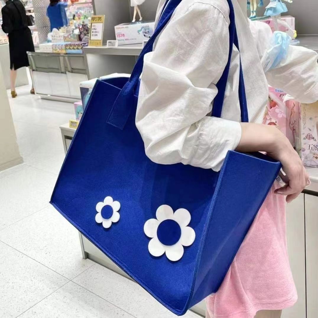 Women's Medium Felt Flower Cute Open Tote Bag display picture 3