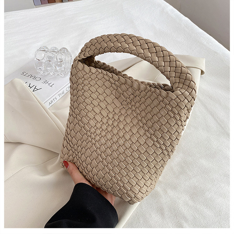 Femmes Moyen L'été Faux Cuir Couleur Unie Lingge Vacances Carré Boucle Magnétique Sac À Main display picture 3