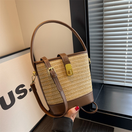 Fashionable portable woven bag for women  new high-end textured straw bag single shoulder crossbody bag casual bucket bag