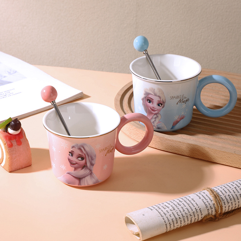 Taza de cerámica para el hogar de la princesa Disney Ice and Snow Aisha Taza de leche de oficina de alto valor con taza de pareja de cuchara