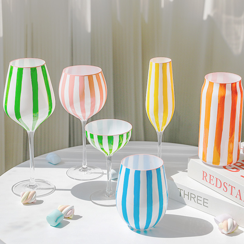 Diseño creativo al por mayor casero cristal dibujado a mano rayas de vinos de color único conjunto de tazas de vinos