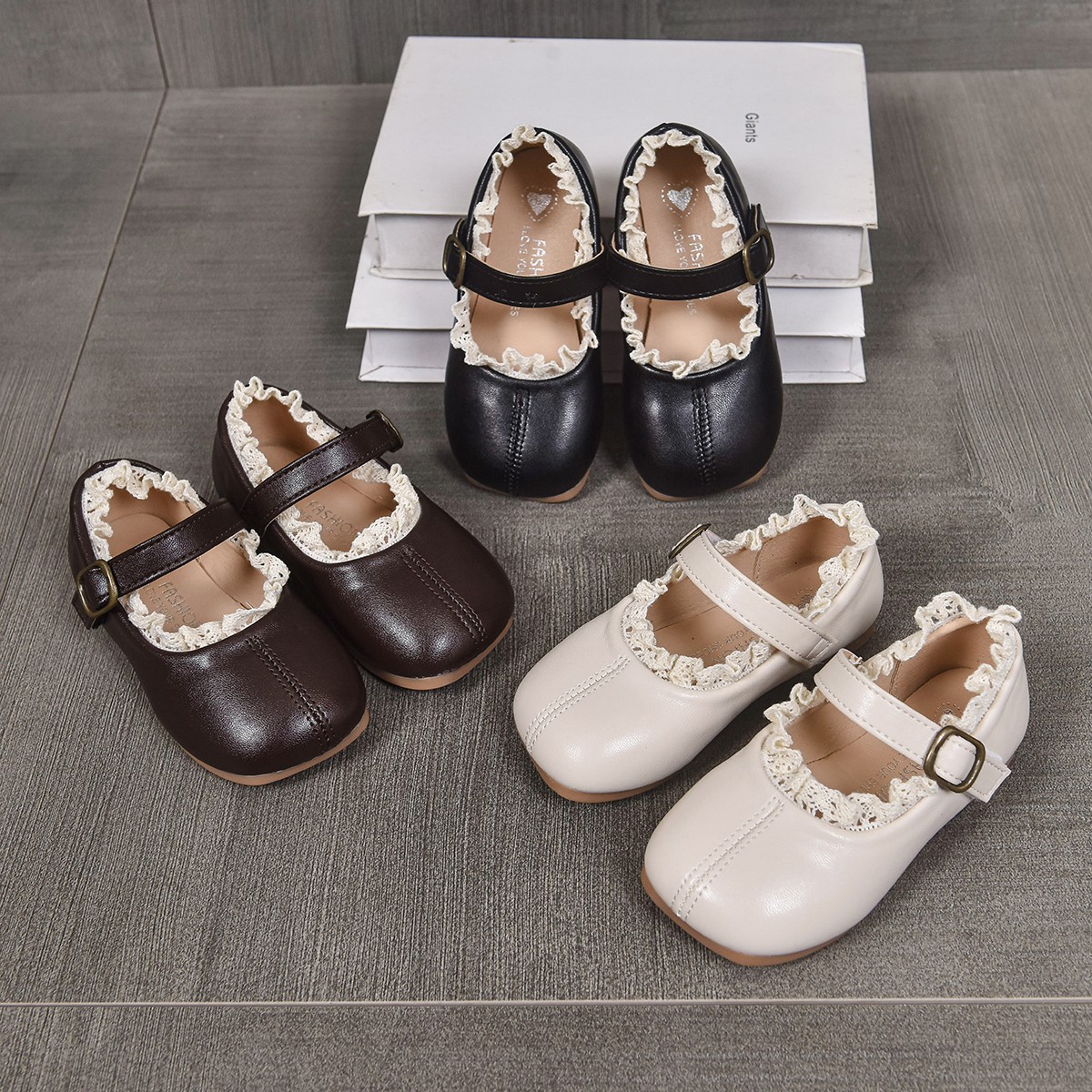 Zapatos de cuero de niñas 2025 primavera nuevos zapatos infantiles zapatos princesa de suela suave primavera y verano zapatos de mujer Bao Niño