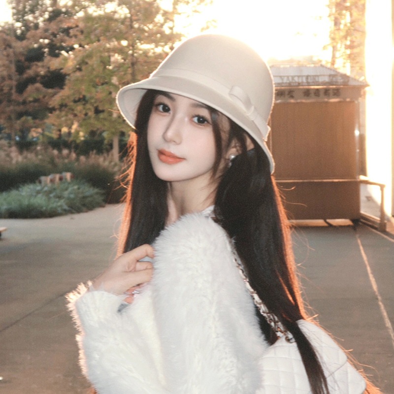 Sombrero de copa de cúpula blanca para mujer otoño e invierno sombrero de pescador estilo Hepburn que muestra la cara pequeña 2024 nuevo sombrero de hija francés para damas