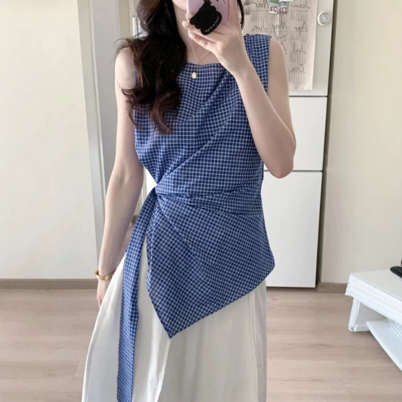 French-Style Chic Top with a High-End Feel, Unique and Super Stylish, Waist-Cinching Blue Plaid Irregular Sleeveless Shirt for Summer