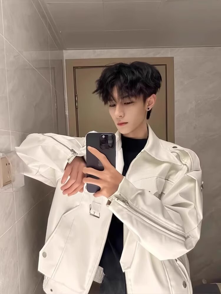 ragazzo in pelle alla moda per uomo, stile di strada europeo e americano autunnale, design di nicchia per moto J, pantaloncini di marca alla moda_voghion.com