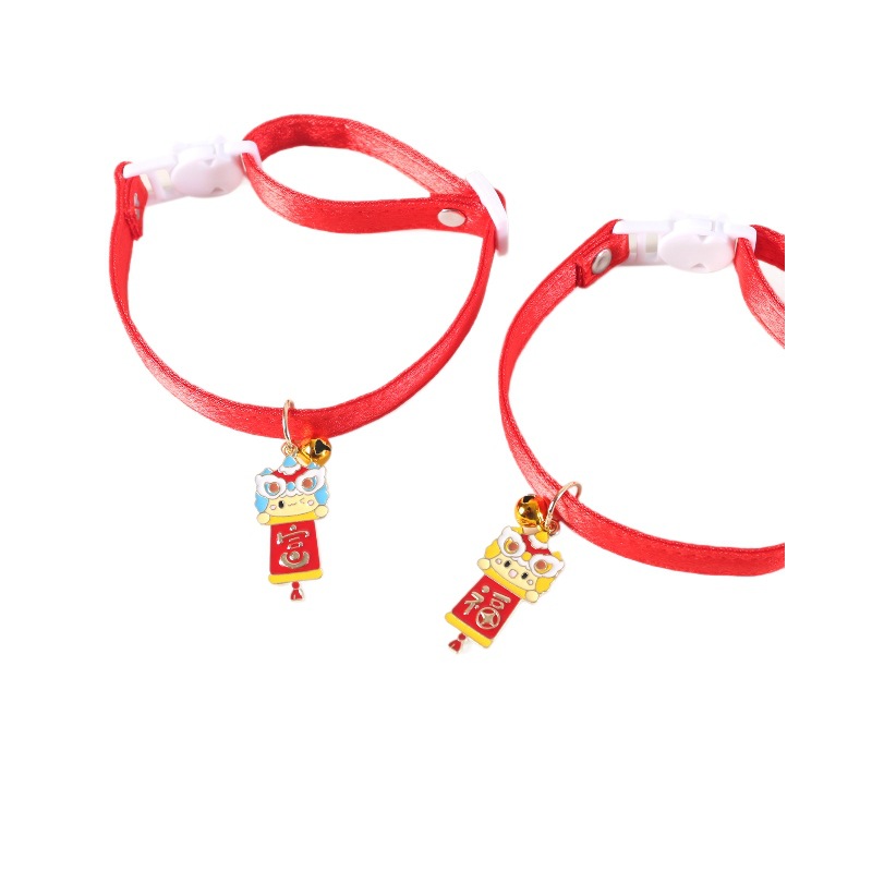 2026 artículos para mascotas Año Nuevo chino caballo de viento colgante de caballo de seguridad botón gato perro collar accesorios collar