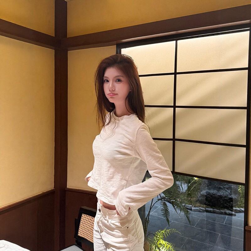 Casual White Straight-Shoulder Round-Neck Long-Sleeve T-Shirt for Women, Early Spring New Style, Loose Short Base Shirt, Versatile Slimming Top