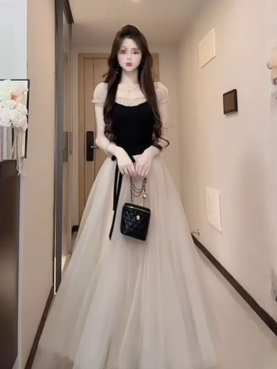 Đầm maxi nữ cổ vuông tay ngắn phong cách Pháp, thiết kế chắp vá thanh lịch, dáng suông nhẹ thắt eo — Đánh vần màu đen chi tiết 11