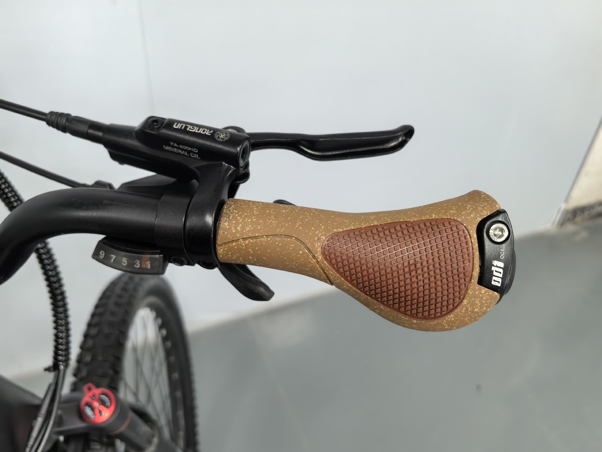 26 Wholesale Electric Mid-Mounted Bicycle Swordfish Double Shock Absorber