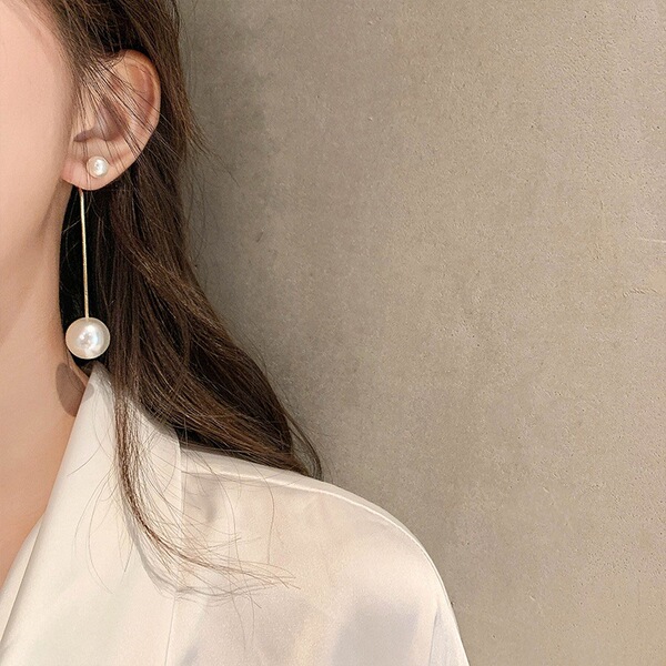 Elegant universal earrings with tassels from pearl