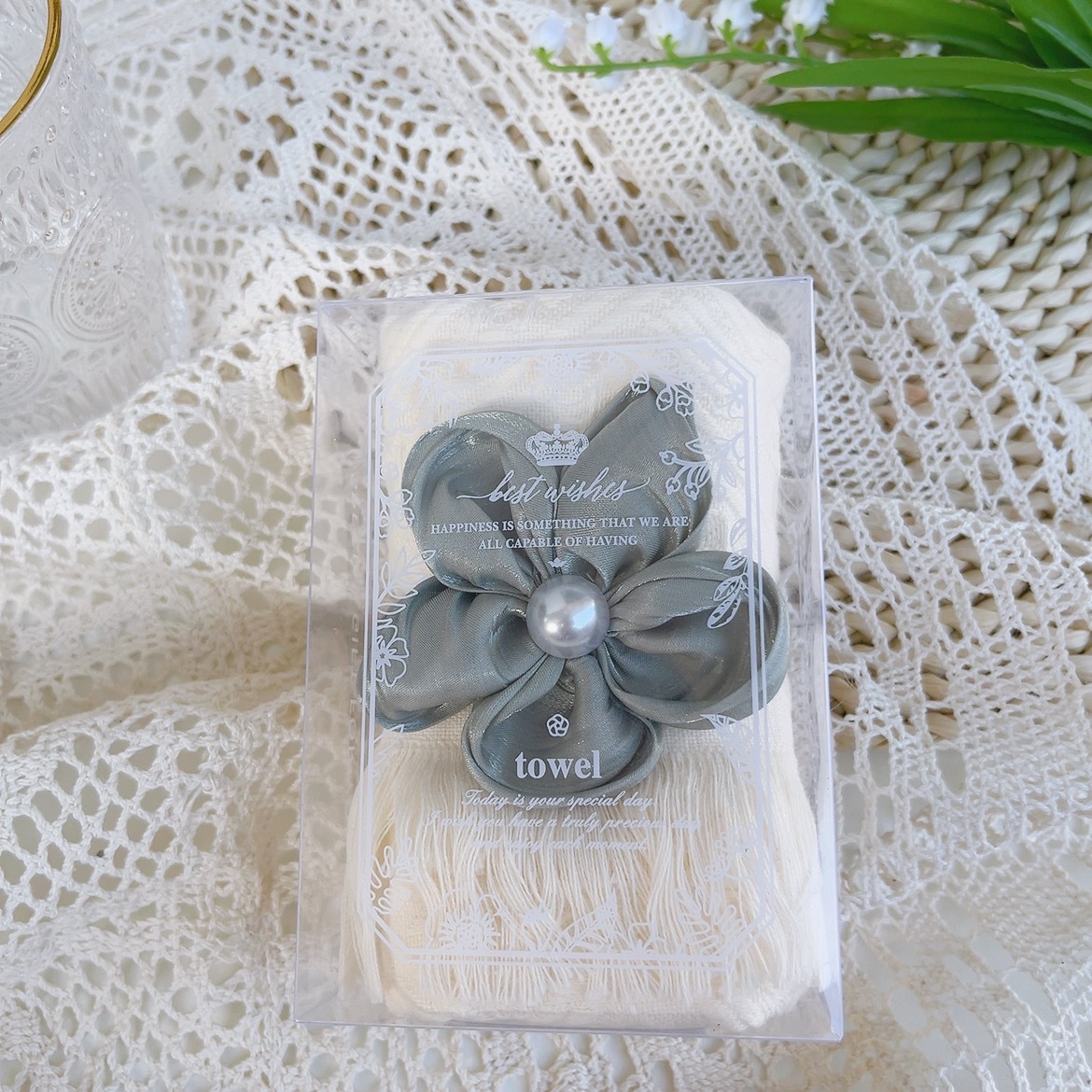 흰색 수건 + 회색 및 녹색 헤어 액세서리 [단독 포장 상자를 보내려면 접어야 함]