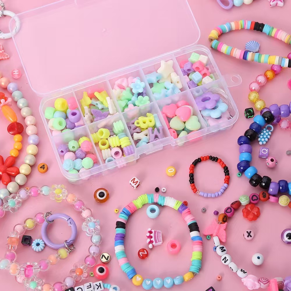 Los niños DIY encadenan cuentas a mano juguetes educativos las niñas usan cuentas para centrarse en el entrenamiento de joyas, pulseras y materiales de collar