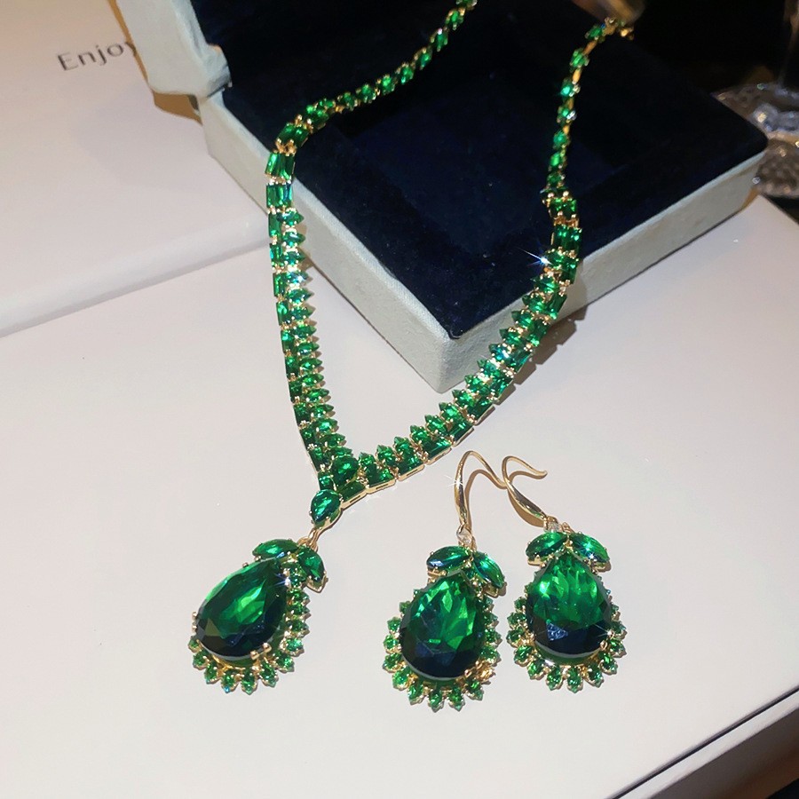 Collar de pendientes de diamantes con gotitas de agua transfronterizas europeas y americanas, colgante de moda de lujo ligero, cadena de clavícula, celebridad de Internet, joyería de alta gama, mujer