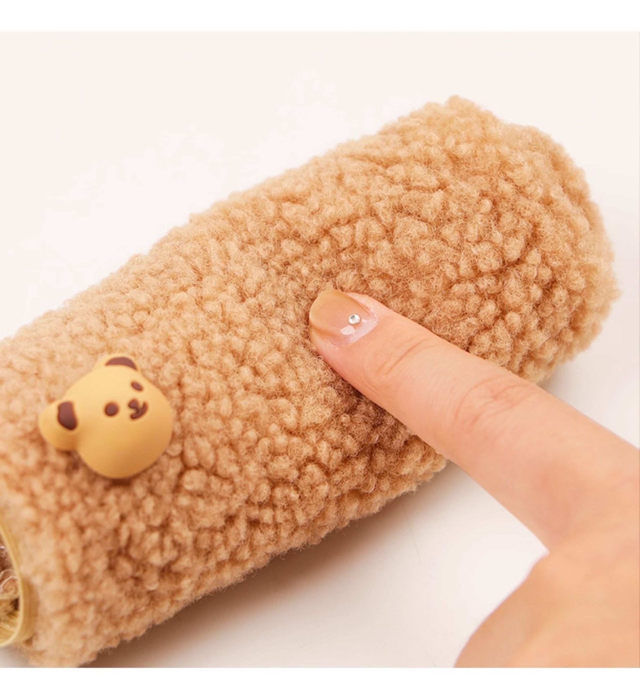 Electric vehicle plush handlebar covers for winter, electric scooters and motorcycles, with added fleece, thickened, warm, non-slip hand guards for autumn and winter