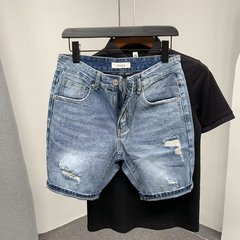 メンズデニムショートパンツ、ライトカラー、ダメージ加工、2025年新作、夏トレンド、スリムフィット、切り替えデザイン、ミドル丈、若者向け、レトロ、五分丈パンツ