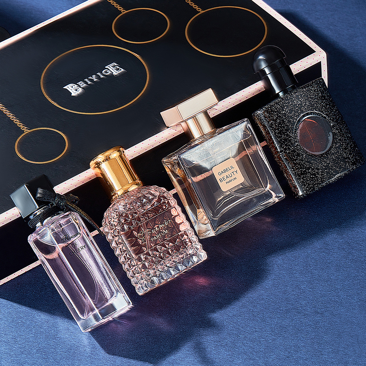 Caja de regalo en vivo para mujeres perfumes de cuatro piezas perfumes al por mayor perfumes duraderos de café negro perfumes para mujeres perfumes