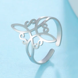 项链;戒指;耳环