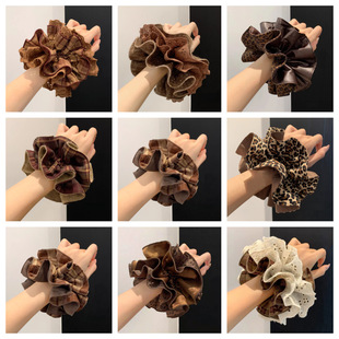 �����¿�ɫ���|�r�аlȦŮ�߼��д��c�lȦ�ٴ��ٽz�l�K㼑��L�l�