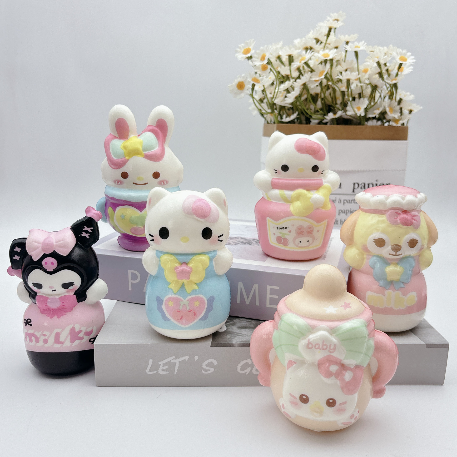 산리오에서 랜덤으로 배포하는 귀여운 젖병 (12cm 메쉬백)