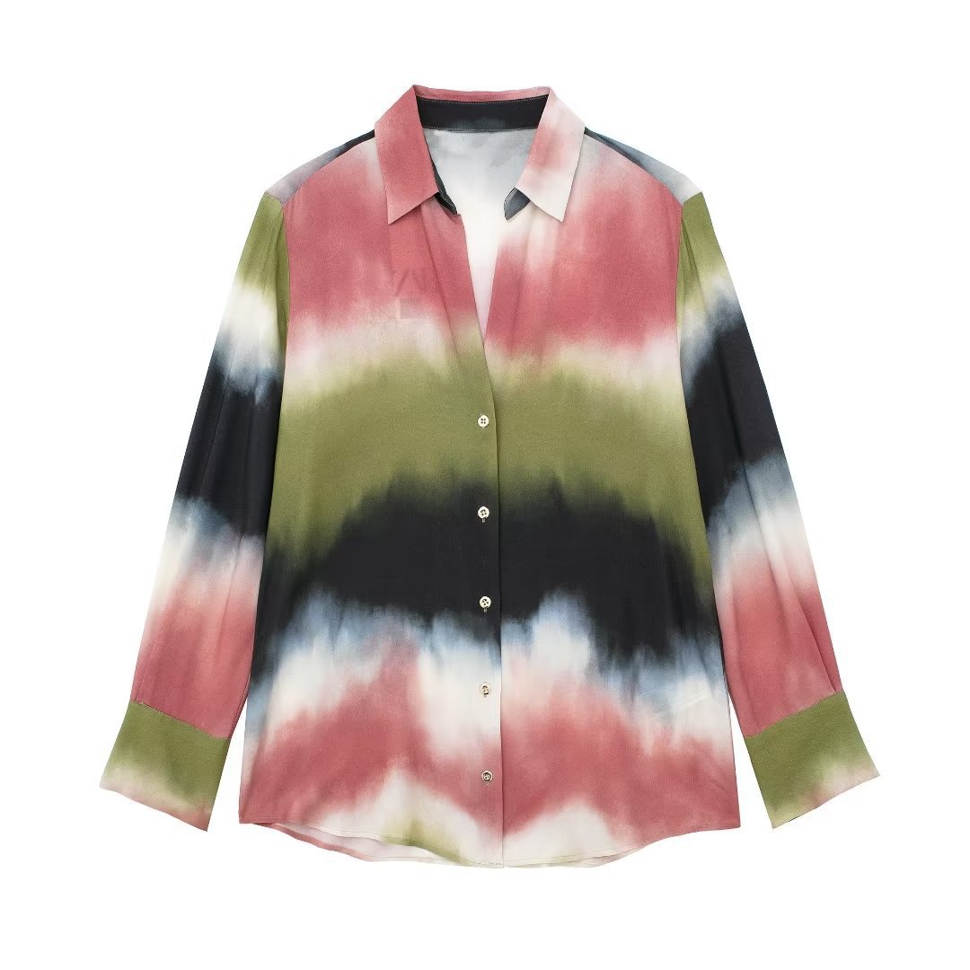 Neues Set aus Batikhemd und bedruckter Hose für Damen im Sommer 2024_voghion.com