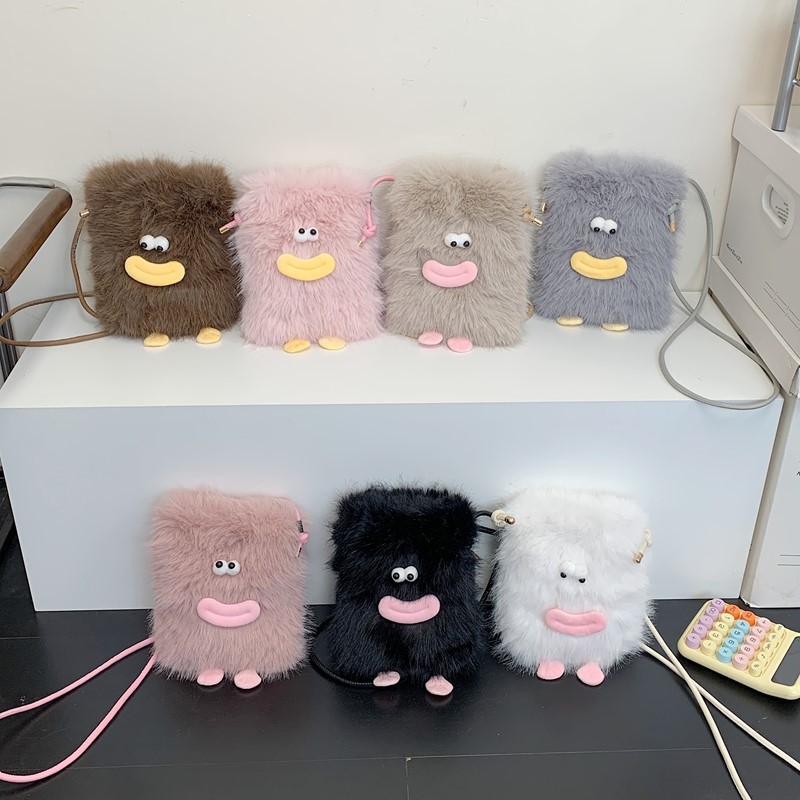 2025今年流行新款高颜值毛绒小包韩系卡通可爱斜挎包女单肩手机包