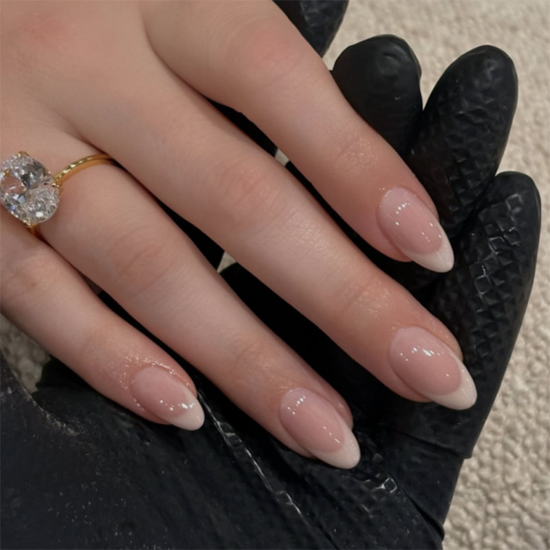 New Minimalist Cross-Border Best-Selling French-Style Light Yellow Nail Art Wearable Nail Tips Short Almond Nail Tips Wholesale
